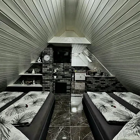 Glueck Apartment *